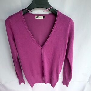 Women's V-neck Button-down Cardigan in Fuchsia